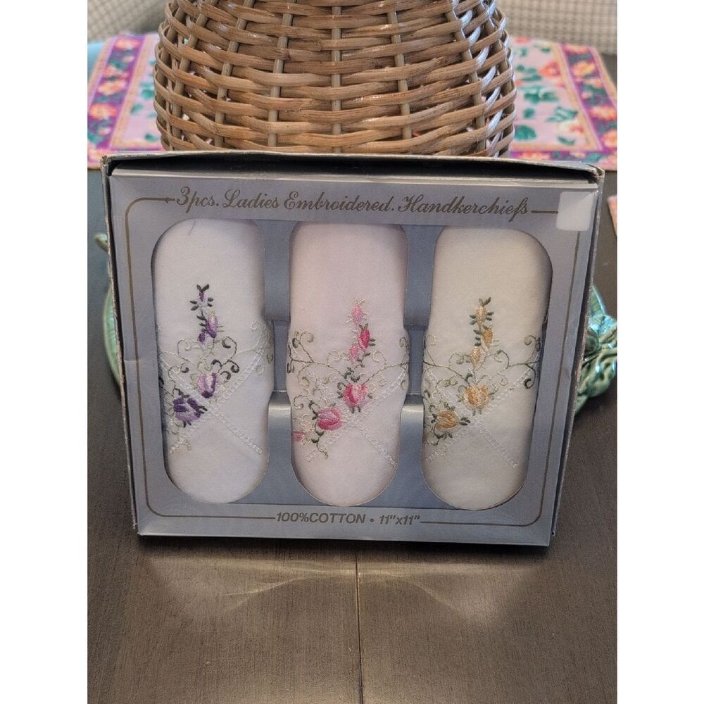 Vintage Ladies Embroidered Cotton Handkerchiefs Set of 3  Unused in Original Box